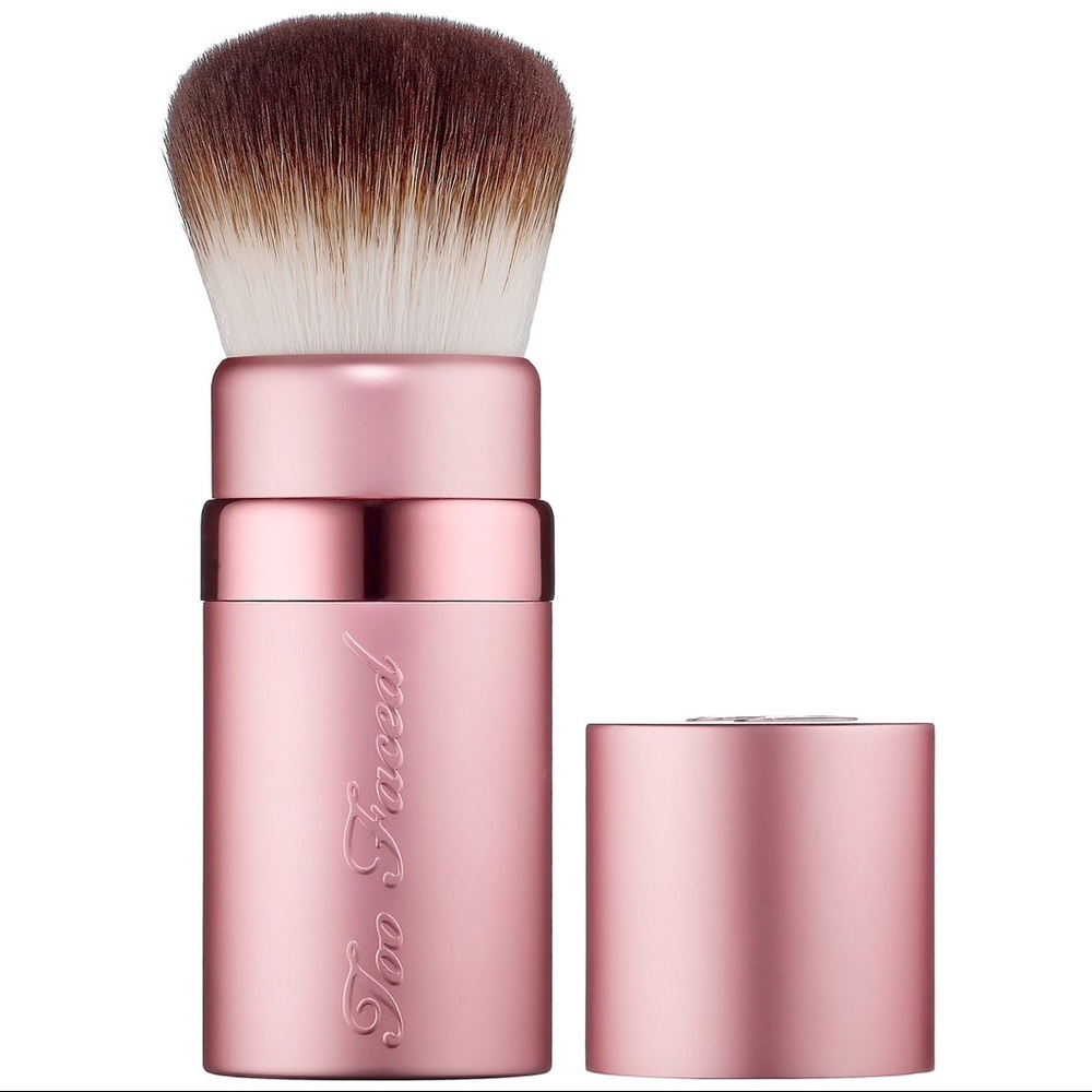 Too Faced Retractable Kabuki Brush.